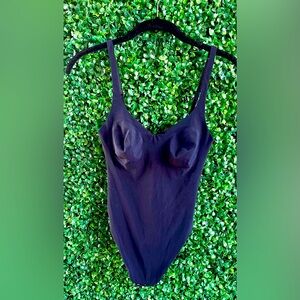 La perla studio 2 black bodysuit size 2 (34 US)